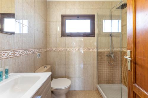 Estudio con vistas a la piscina del hotel Las Lilas. Foto 17