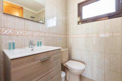 Apartamento de 1 dormitorio con vistas a la piscina del hotel Las Lilas. Foto 5