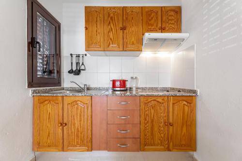 Apartamento de 1 dormitorio con vistas a la piscina del hotel Las Lilas. Foto 11