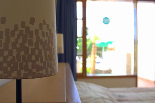 Estudio con vistas a la piscina del hotel Las Lilas. Foto 27