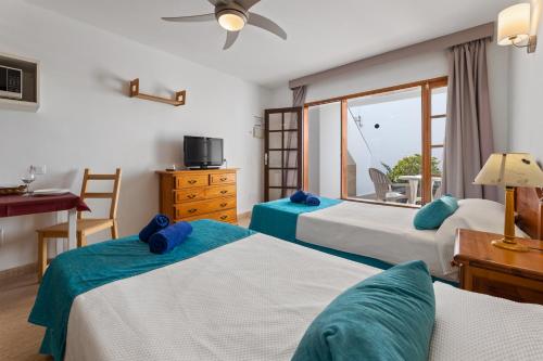 Estudio con vistas a la piscina del hotel Las Lilas. Foto 30