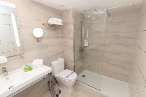 Apartamento Balcón o Terraza Con Cocina 1 habitación 2 Camas individuales 1 Cama doble del hotel R2 Bahía Kontiki Beach Apartments. Foto 10