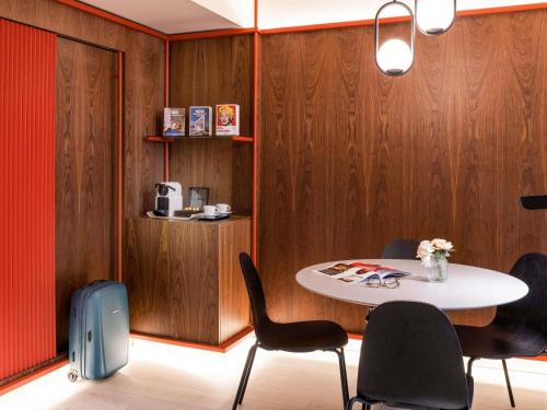 Habitación Executive con salón del hotel Novotel Madrid City Las Ventas. Foto 2