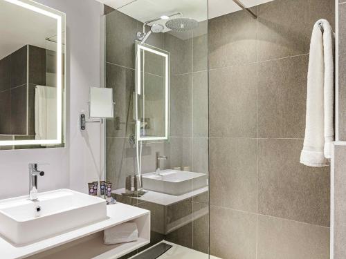 Habitación Superior - 1 cama grande del hotel Novotel Madrid City Las Ventas. Foto 4