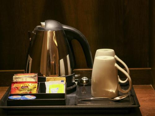 Habitación Doble Superior con salón del hotel Novotel Madrid City Las Ventas. Foto 11