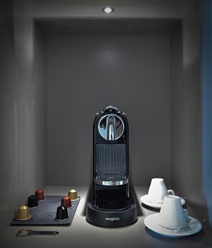 Habitación Doble Deluxe con terraza del hotel Novotel Madrid City Las Ventas. Foto 14