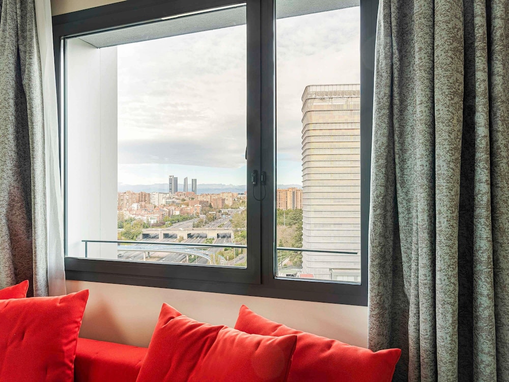 Habitación Premium, 1 cama de matrimonio del hotel Novotel Madrid City Las Ventas. Foto 8