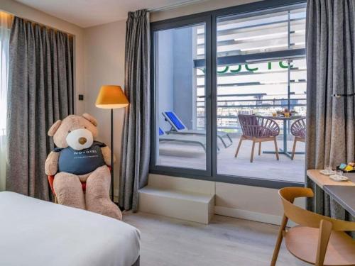 Habitación Doble Deluxe con terraza del hotel Novotel Madrid City Las Ventas. Foto 1