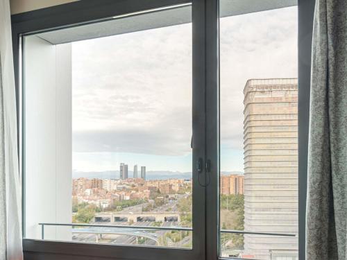 Habitación Doble Executive con sofá del hotel Novotel Madrid City Las Ventas. Foto 5