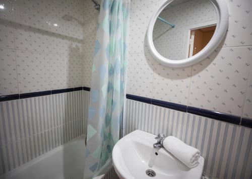 Habitación Doble con baño privado - 2 camas del hotel MYD Los Perales
