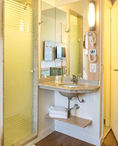Premium Classic - 1 doble y 1 cama individual del hotel Ibis Budget Sorocaba. Foto 7