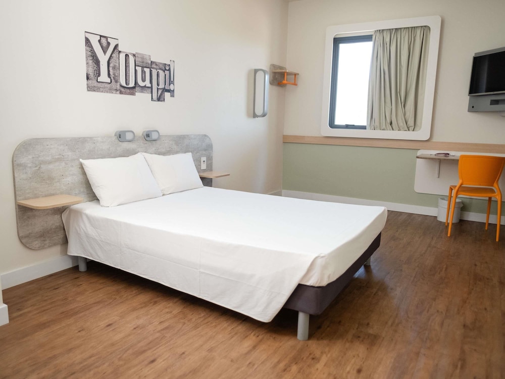 Habitación Standard con una cama doble para huéspedes con limitaciones físicas del hotel Ibis Budget Sorocaba