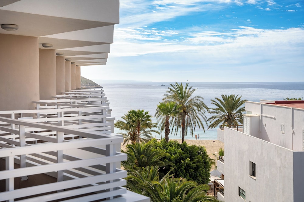 Suite Junior Loft con Vistas al Mar del hotel INNSiDE by Meliá Wave Calviá. Foto 4