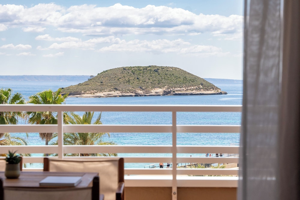 Suite Junior Loft con Vistas Frontales al Mar del hotel INNSiDE by Meliá Wave Calviá. Foto 3