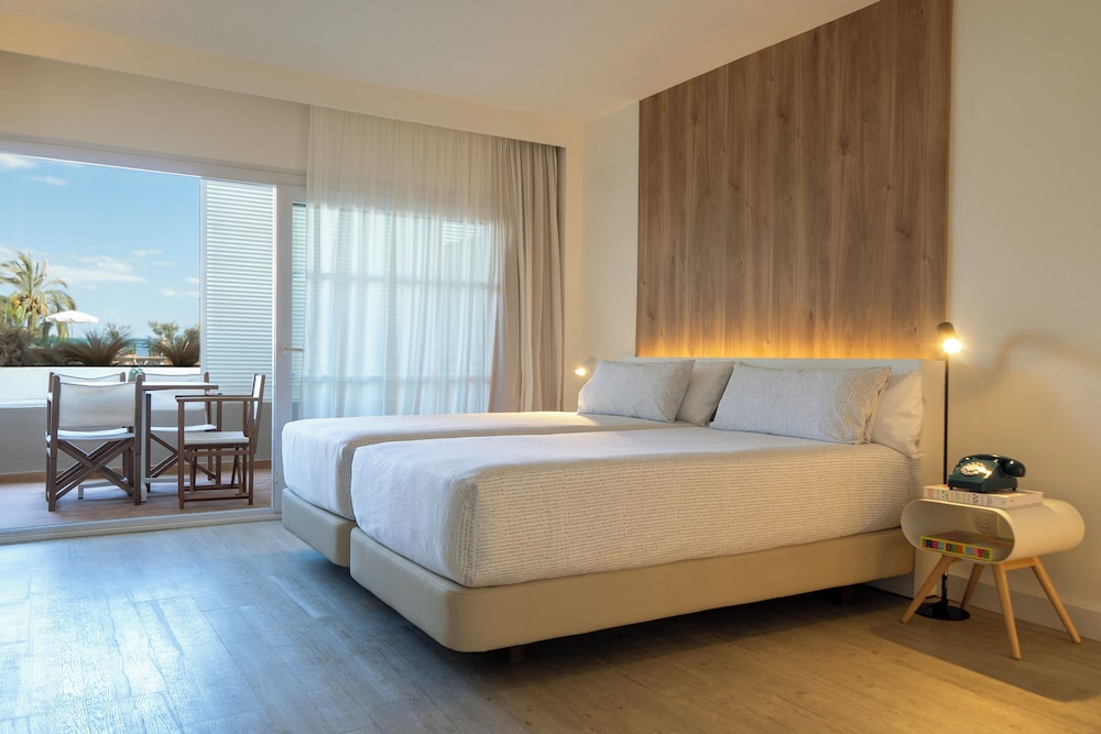 Suite Beach House de 2 Dormitorios del hotel INNSiDE by Meliá Wave Calviá. Foto 2