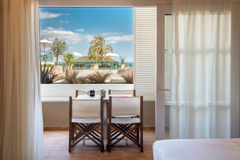 Suite Beach House de 2 Dormitorios del hotel INNSiDE by Meliá Wave Calviá. Foto 3