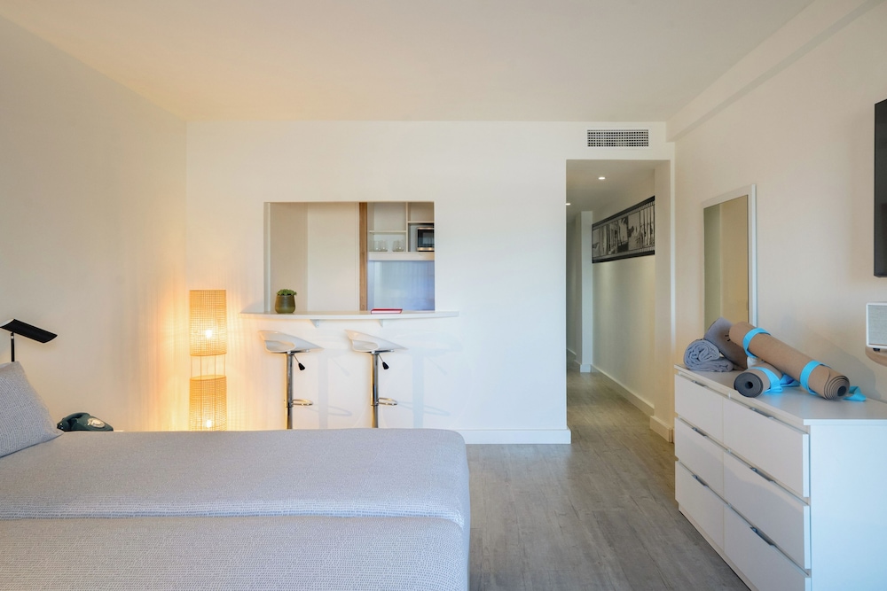 Suite Beach House de 2 Dormitorios del hotel INNSiDE by Meliá Wave Calviá. Foto 4