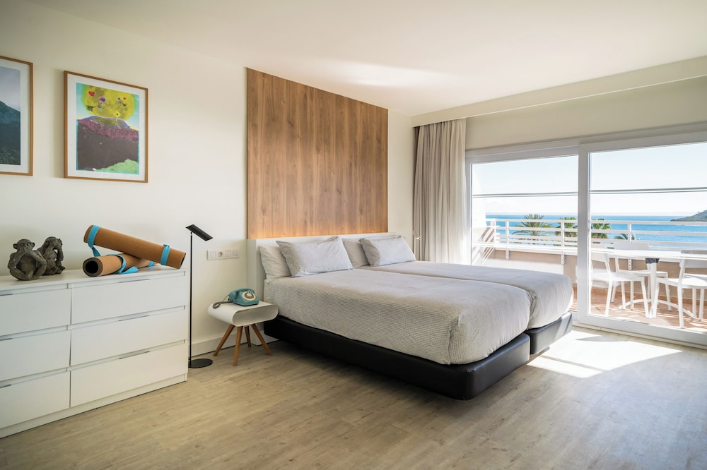 Suite Beach House de 2 Dormitorios con Vistas al Mar del hotel INNSiDE by Meliá Wave Calviá