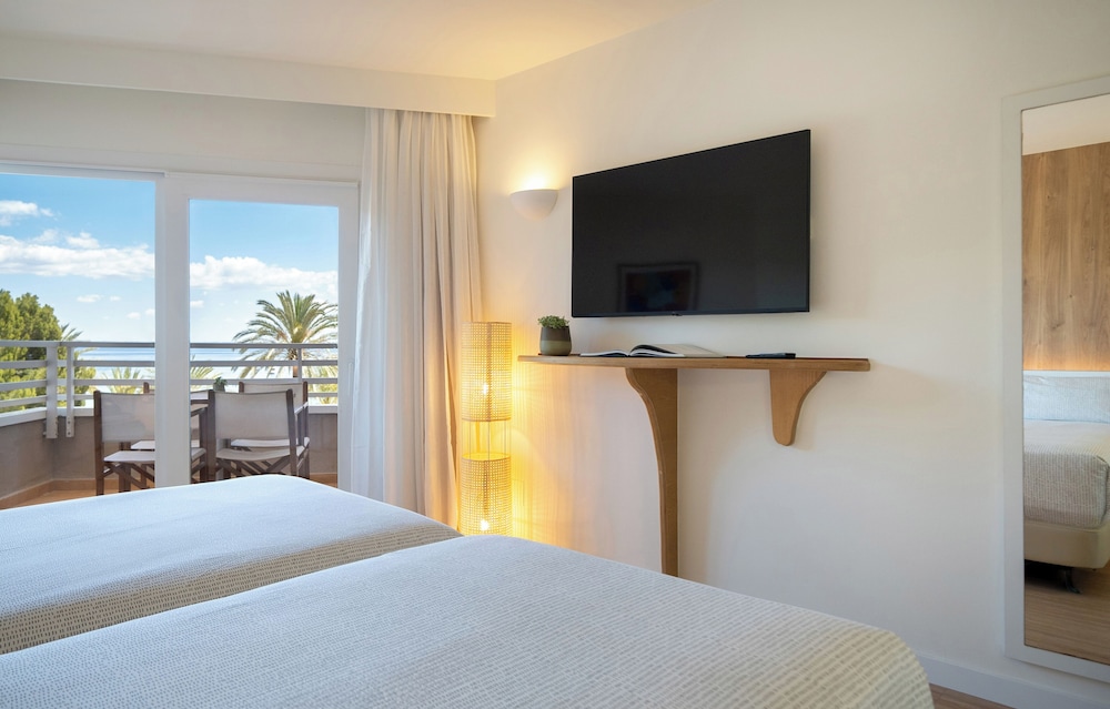 Suite Beach House de 2 Dormitorios con Vistas al Mar del hotel INNSiDE by Meliá Wave Calviá. Foto 3