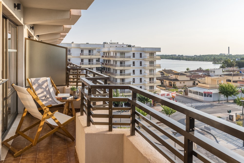 Habitación doble Vista Lago Balcón o Terraza 1 Cama king Loft Sofá Cama incluido del hotel Innside By Meliá Alcudia