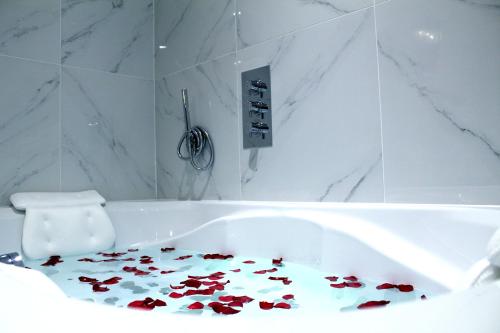 Suite Signature con jacuzzi del hotel Craven Hill Gardens. Foto 6