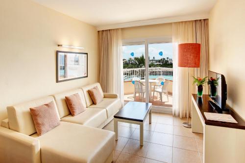 Apartamento de 1 dormitorio con vistas al mar del hotel Grupotel Tamariscos. Foto 3