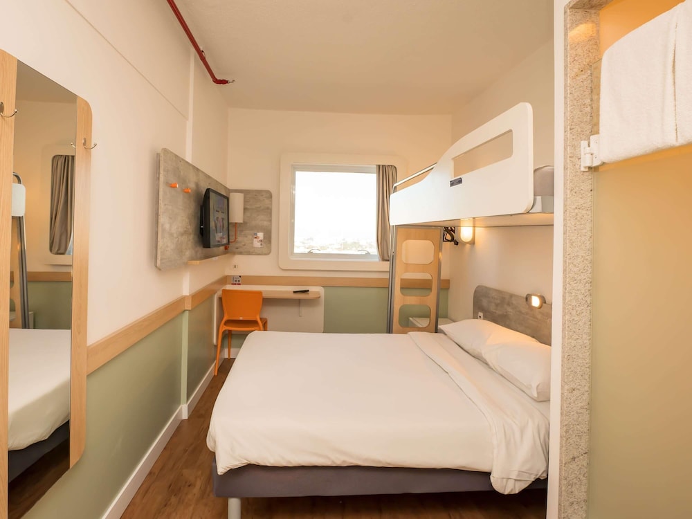 Apartamento Superior con 1 cama doble y 1 cama superpuesta del hotel Ibis Budget Campinas Aquidaban. Foto 3