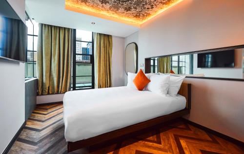 Habitación Doble con bañera de hidromasaje del hotel New Road. Foto 3