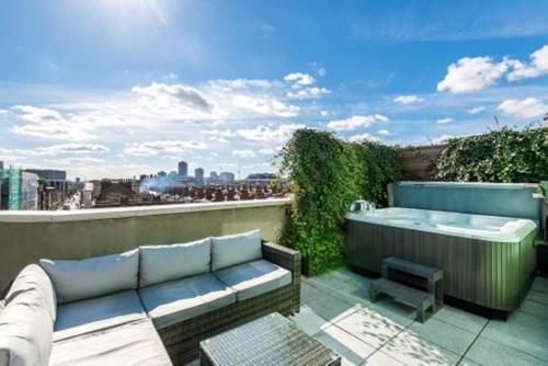 Habitación Doble Deluxe con terraza y bañera de hidromasaje del hotel New Road. Foto 4