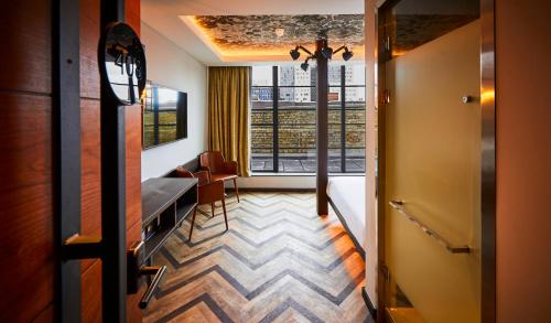 Habitación Doble Deluxe con terraza del hotel New Road. Foto 2