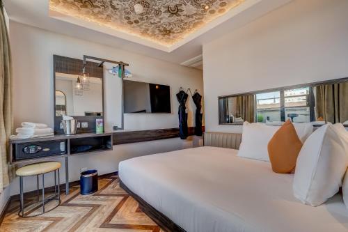 Habitación Doble Deluxe con terraza del hotel New Road. Foto 5