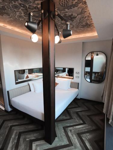 Habitación Doble Deluxe con terraza del hotel New Road. Foto 8