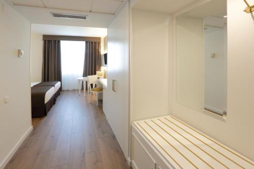 Habitación Doble - 2 camas del hotel Sercotel Alfonso Xiii. Foto 4