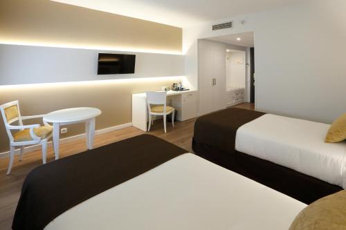 Habitación Doble - 2 camas del hotel Sercotel Alfonso Xiii. Foto 7