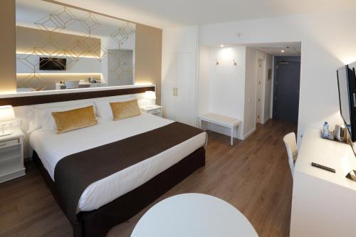 Habitación Deluxe con cama extragrande del hotel Sercotel Alfonso Xiii