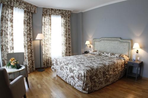 Habitación Doble con cama supletoria y acceso al spa del hotel Balneario De Mondariz. Foto 2