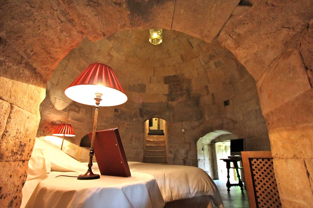 Junior suite del hotel Posada Real Castillo Del Buen Amor