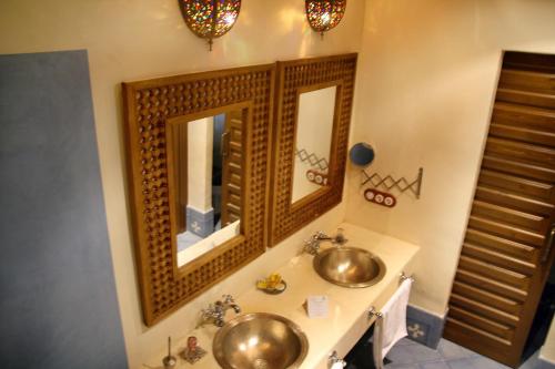 Habitación Doble Superior del hotel Alcoba Del Rey De Sevilla Boutique. Foto 7