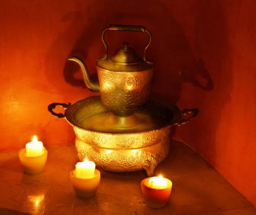 Suite con bañera de hidromasaje y cama grande del hotel Alcoba Del Rey De Sevilla Boutique. Foto 7