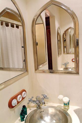 Habitación Doble - 1 o 2 camas del hotel Alcoba Del Rey De Sevilla Boutique. Foto 3