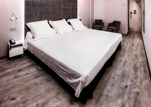 Oferta romántica - Habitación Deluxe con cama extragrande del hotel Bellavista Sevilla. Foto 5