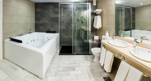 Suite Junior de 1 dormitorio del hotel Bellavista Sevilla. Foto 7