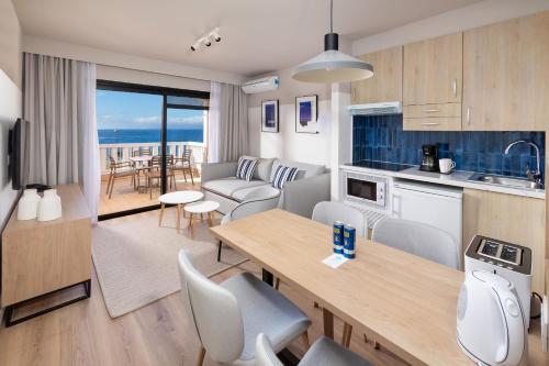 Estudio Premium Xtra con vistas al mar del hotel Sol Sun Beach. Foto 7