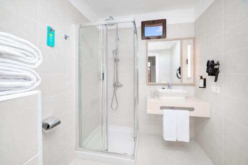 Suite Sol de 2 dormitorios con vistas al mar del hotel Sol Sun Beach. Foto 3