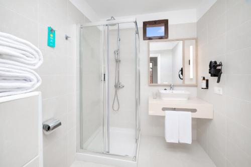 Suite Xtra Sol con vistas al mar del hotel Sol Sun Beach. Foto 12