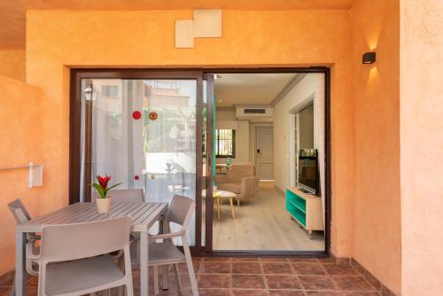 Apartamento Superior con terraza del hotel Villa Mandi Golf Resort. Foto 12