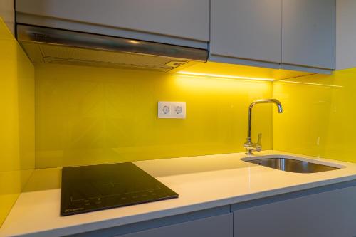 Suite con bañera de hidromasaje del hotel Villa Mandi Golf Resort. Foto 6