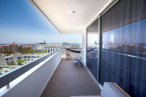 Suite Vista Mar Balcón o Terraza Sofá Cama incluido 2 Camas individuales del hotel Coral Suites and Spa. Foto 3