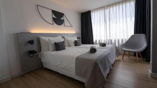 Suite Vista Mar Balcón o Terraza Sofá Cama incluido 2 Camas individuales del hotel Coral Suites and Spa. Foto 5