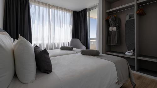 Suite Junior con vistas a la piscina (2 adultos) del hotel Coral Suites and Spa. Foto 3